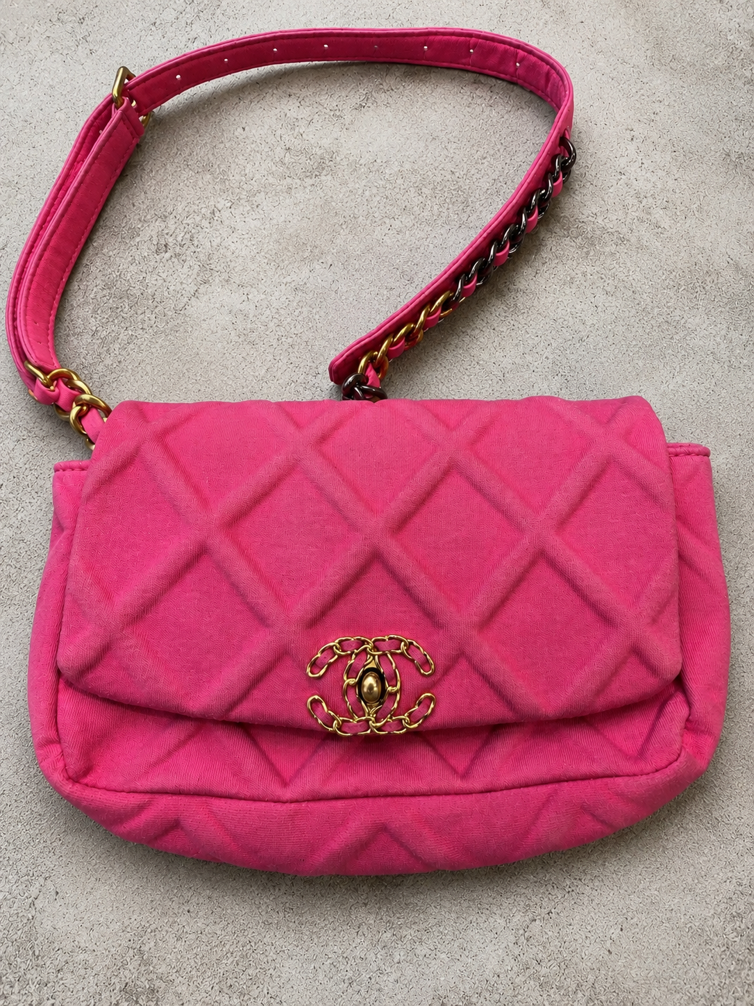 Pink Quilted Chain Strap Shoulder Bag – Pre-Owned.
